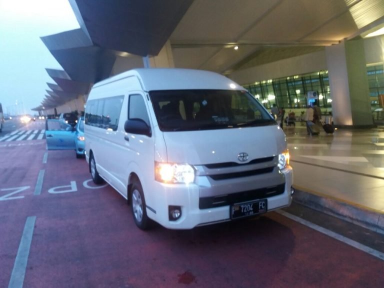 Disewakan Mobil Toyota HiAce